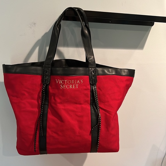 VICTORIAS SECRET LARGE RED OPEN TOTE FRINGES - Picture 2 of 13